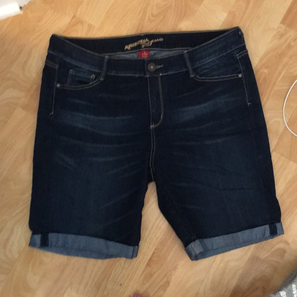 Arizona Jeans Company Jean shorts. Juniors 16